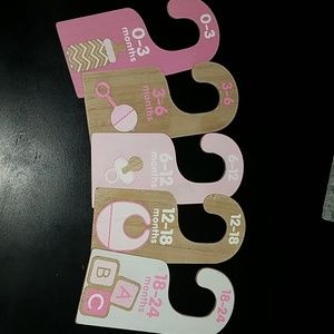 Clothes dividers for closet